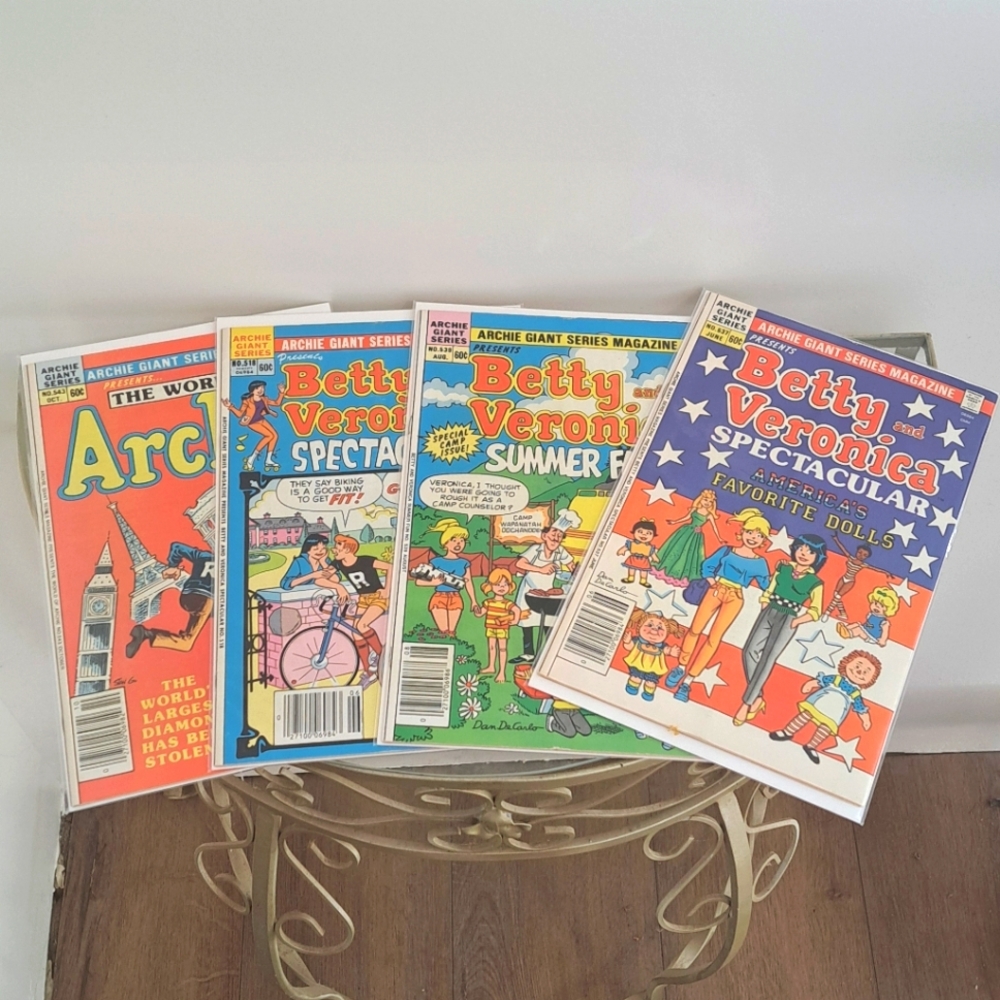 Bundle of vintage Archie comics/ Betty and Veronica comics.